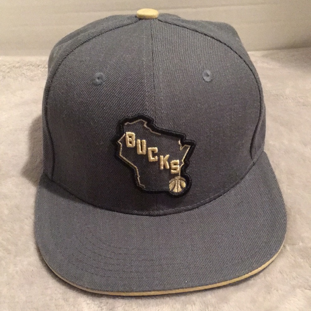 Milwaukee Bucks men’s adjustable cap